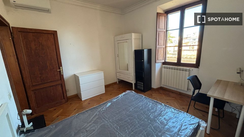 Double room Rome, 3 beds — photo 13