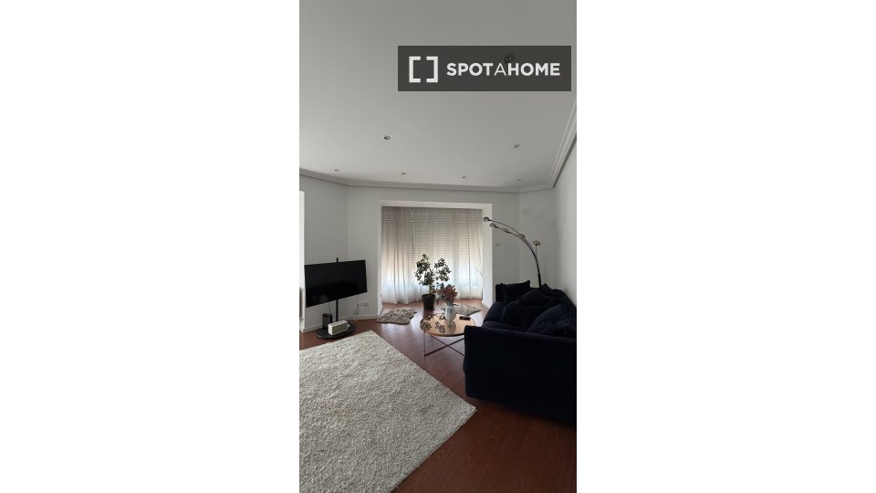 Apartamento de 2 dormitorios en alquiler en Cuatro Caminos, Madrid