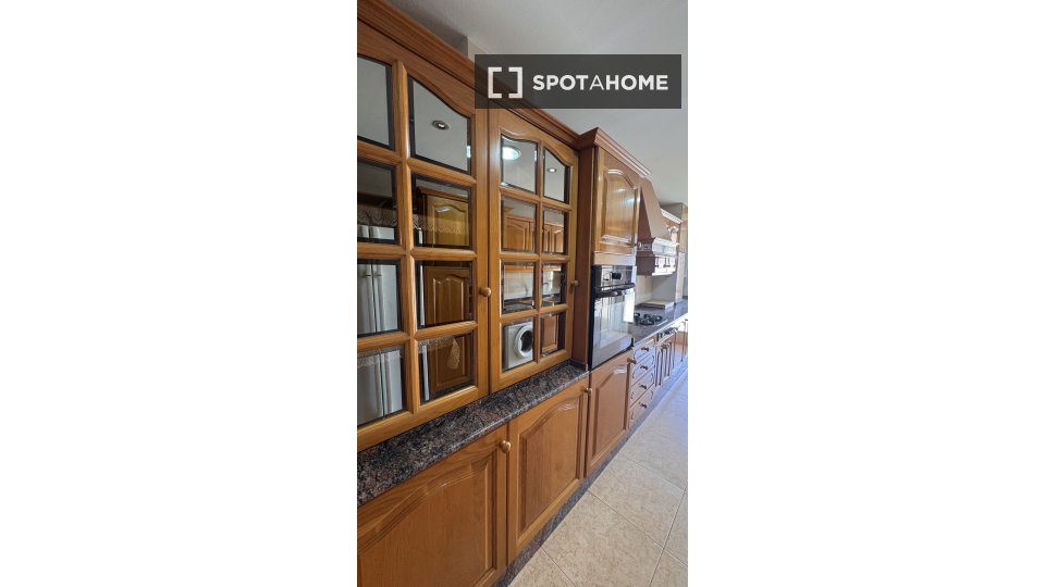 Double room Valencia, 5 beds, 240m² — photo 7