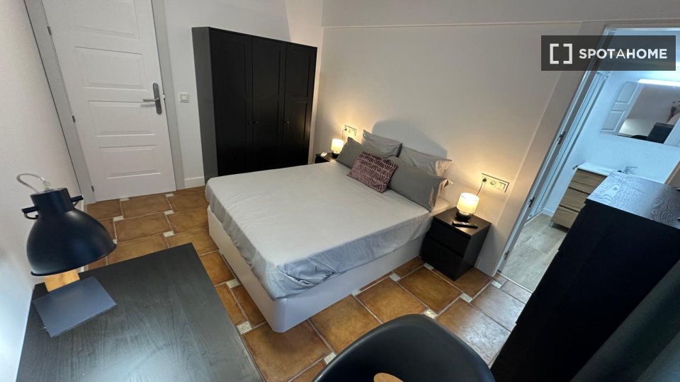 Double room Malaga, 9 beds, 25m² — photo 3