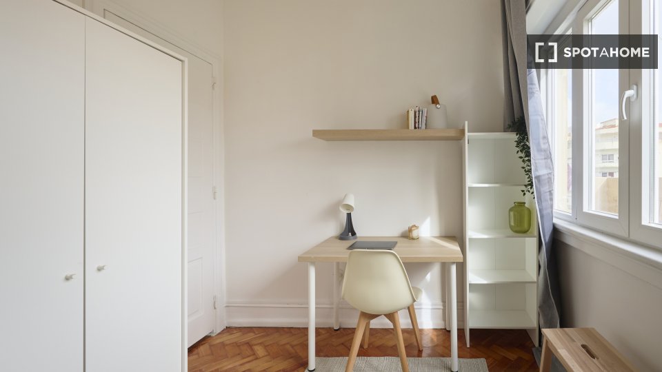 Double room Lisbon, 10 beds — photo 40