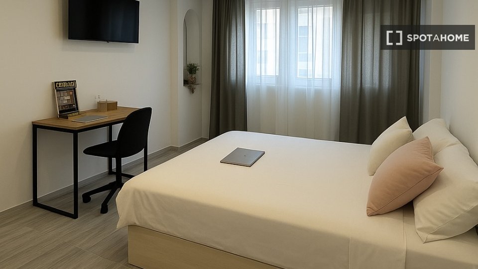 Double room Madrid, 4 beds, 140m² — photo 1