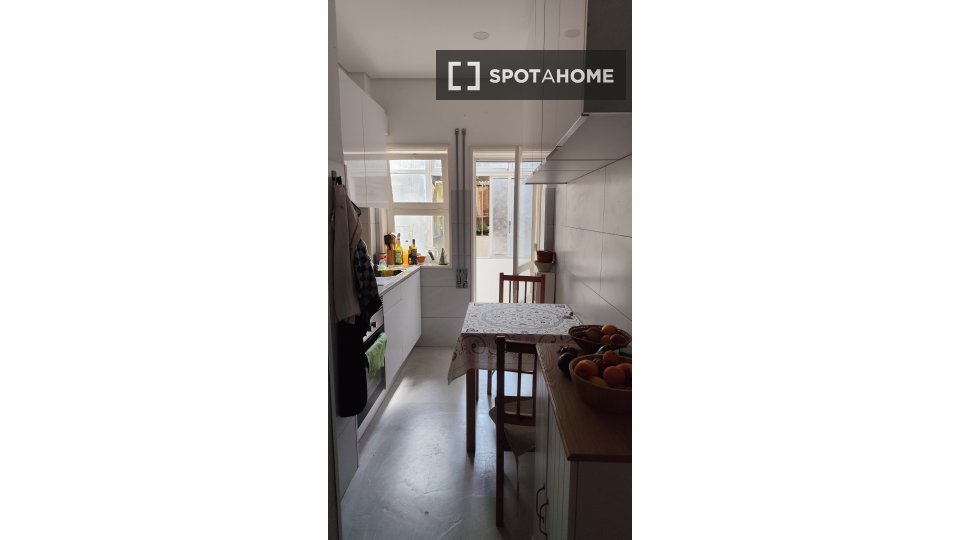 Double room Porto, 1 bed, 85m² — photo 4