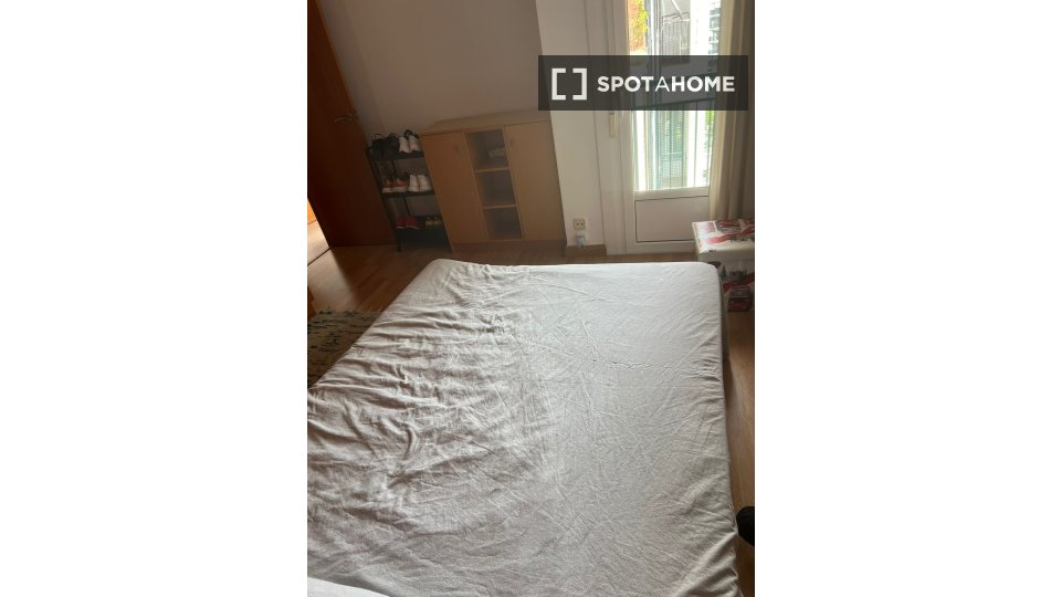 Double room Barcelona, 3 beds, 79m² — photo 23