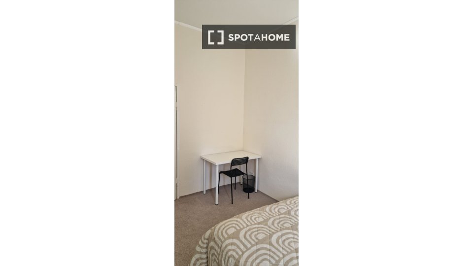 Double room Berlin, 2 beds, 20m² — photo 5