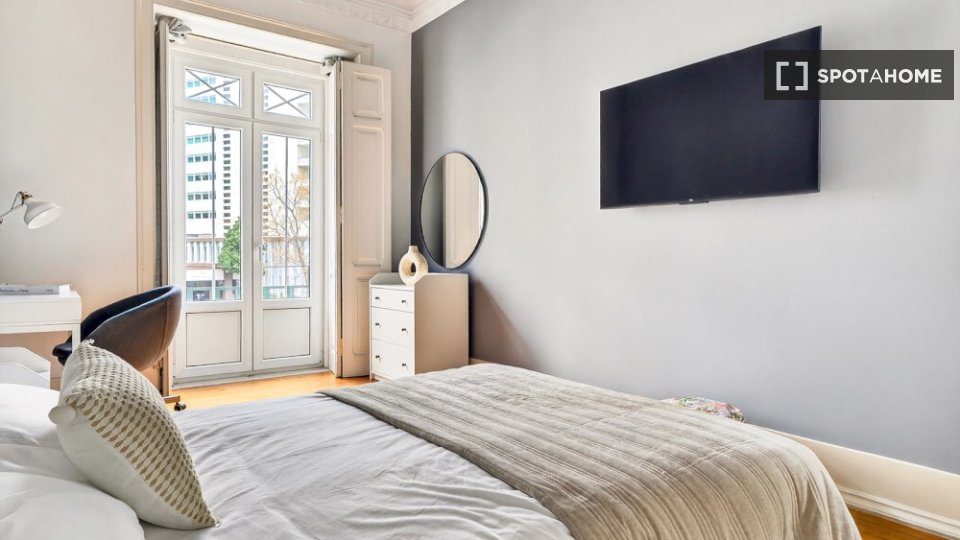 Double room Lisbon, 5 beds — photo 13