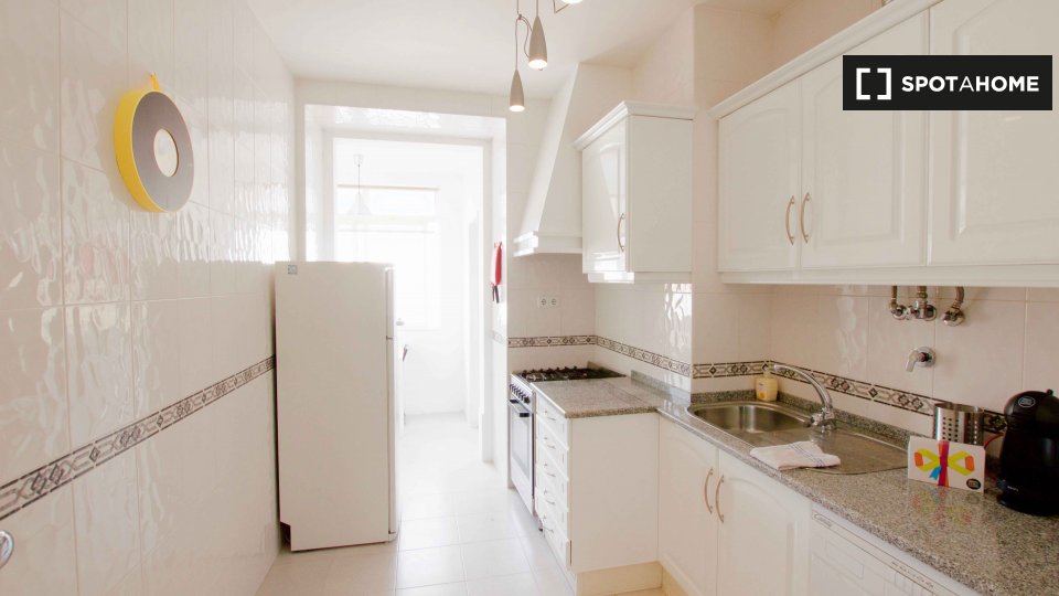 Apartment Lisbon, 4 beds, 110m² — photo 13