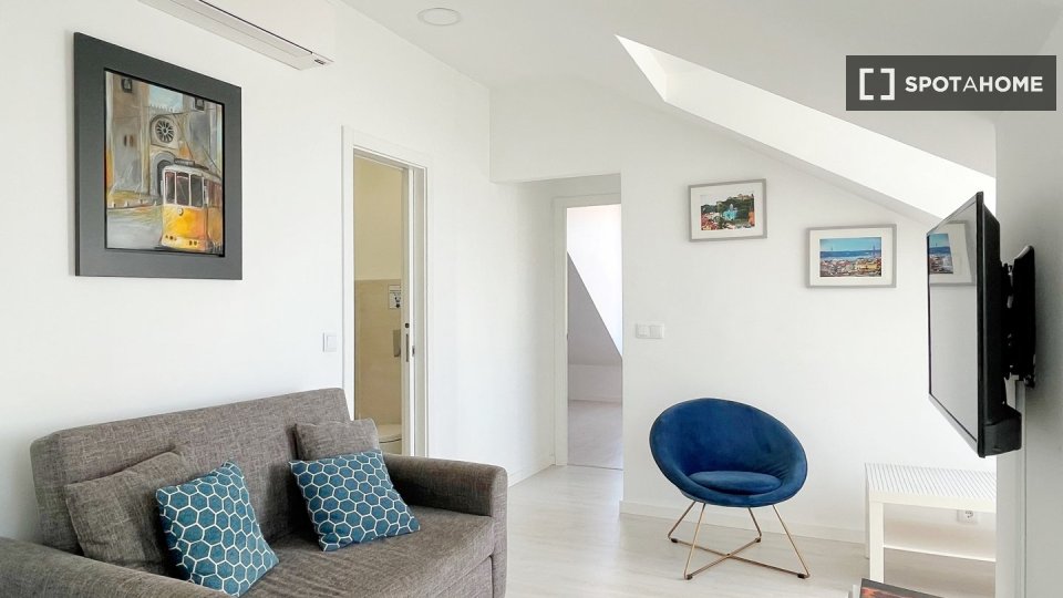 Apartment Lisbon, 2 beds, 71m² — photo 16