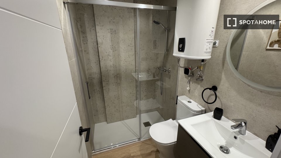 Habitación en piso compartido en madrid.
