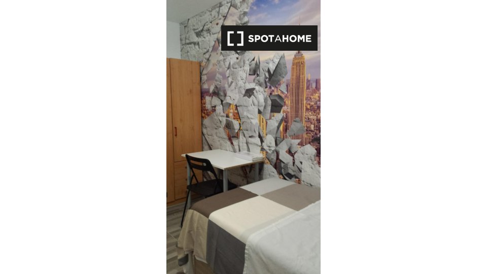 Double room Madrid, 3 beds, 68m² — photo 6