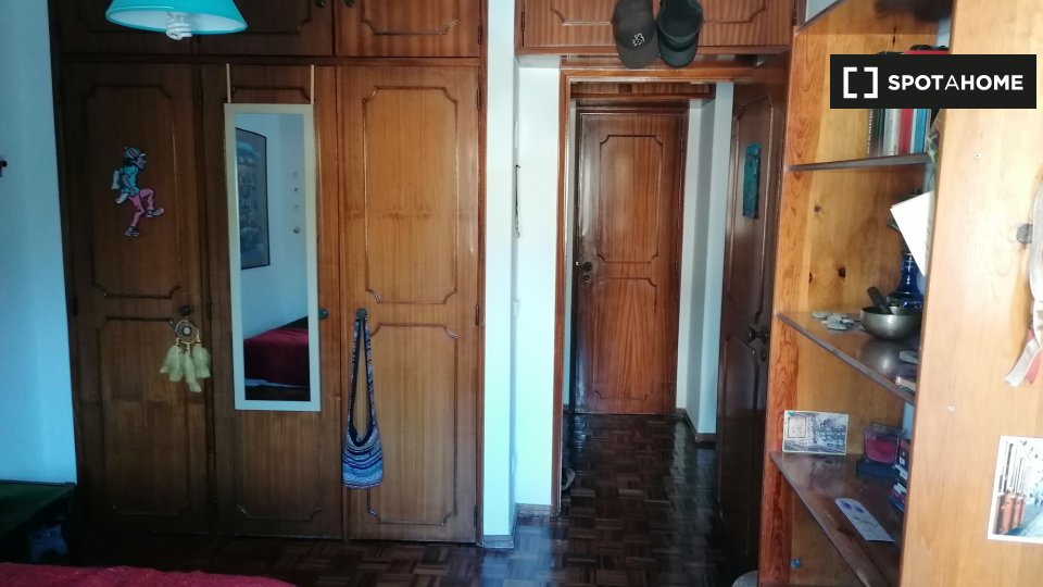 Double room Lisbon, 3 beds, 120m² — photo 4