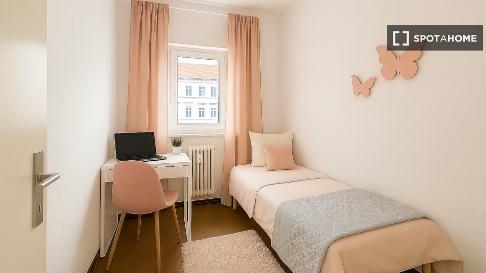 Double room Berlin, 4 beds, 75m² — photo 4