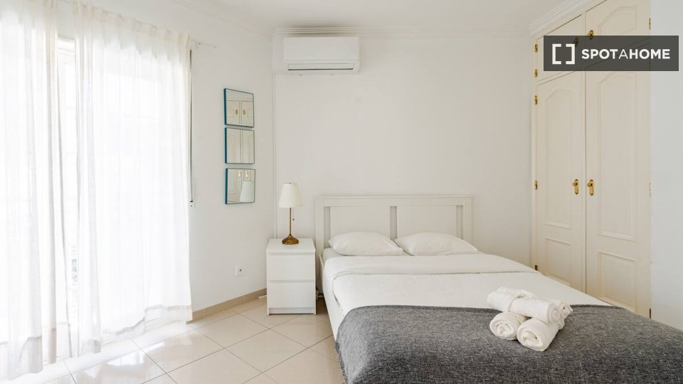 Double room Lisbon, 5 beds — photo 9