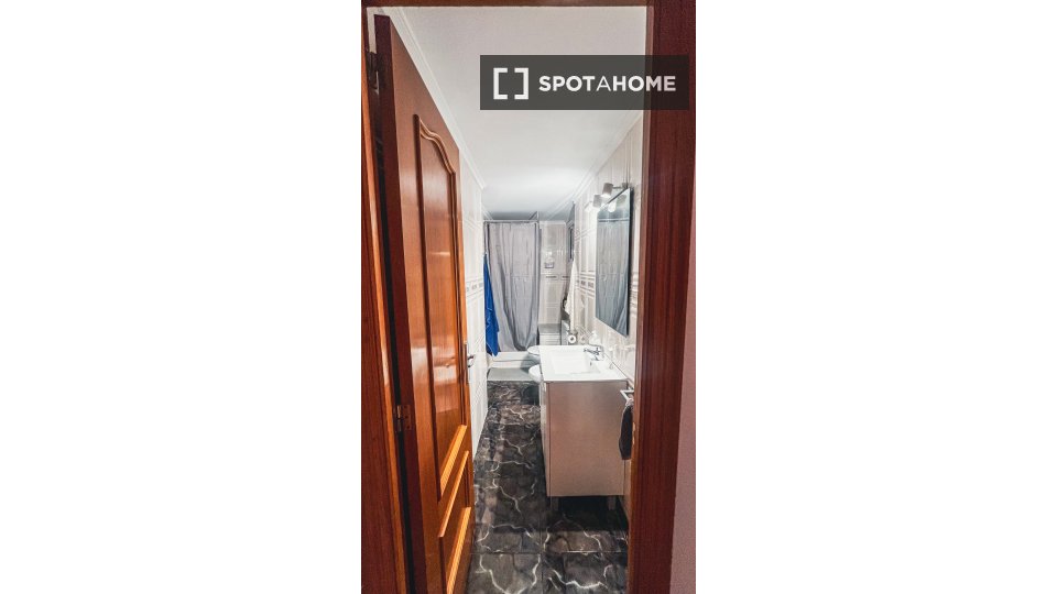 Double room Barcelona, 2 beds, 61m² — photo 12