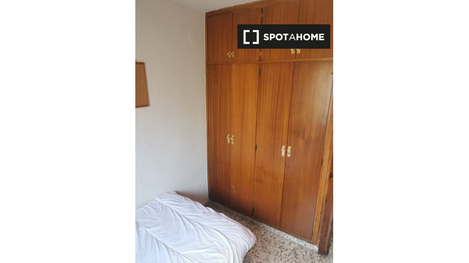 Double room Granada, 4 beds, 100m² — photo 8