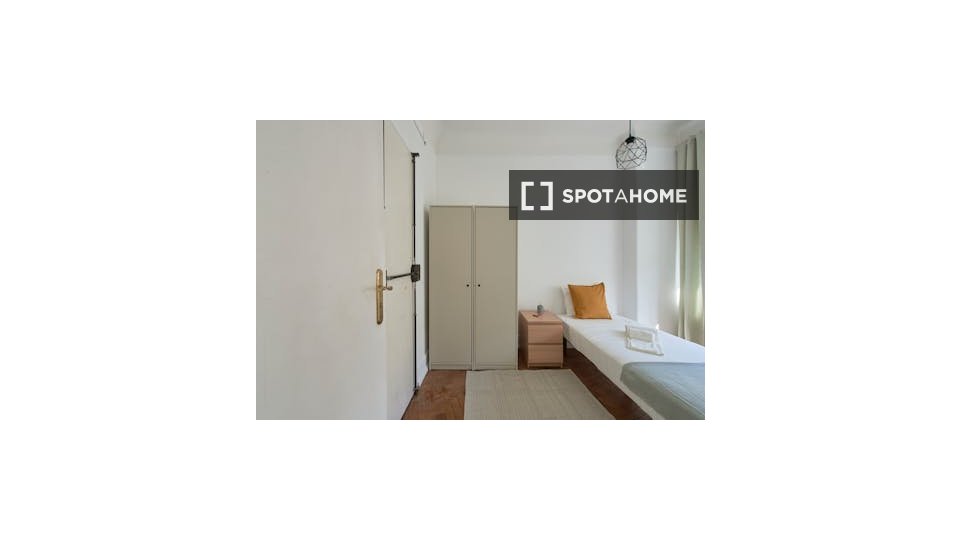 Double room Lisbon, 7 beds — photo 9