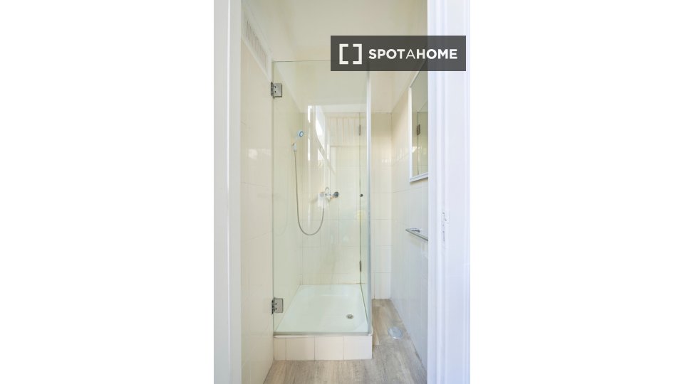 Double room Lisbon, 5 beds — photo 38