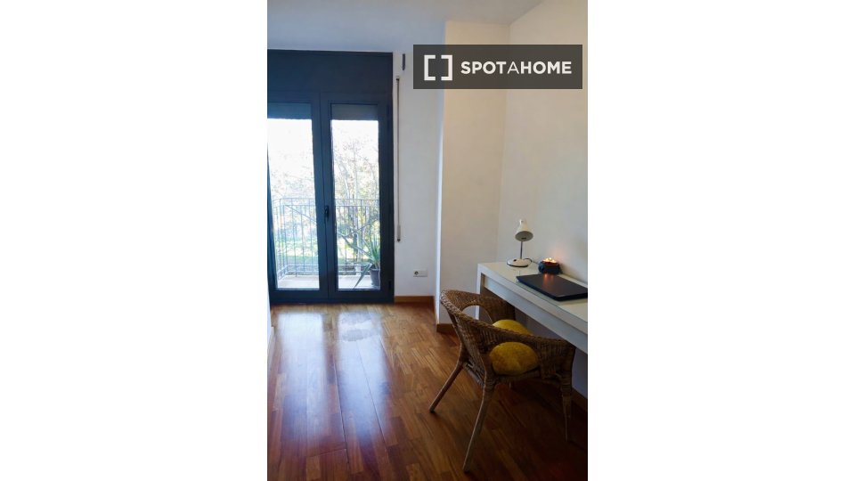 Double room Barcelona, 4 beds, 90m² — photo 17