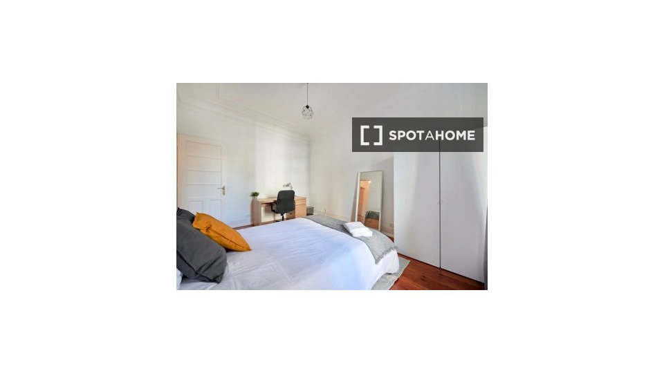 Double room Lisbon, 4 beds — photo 18