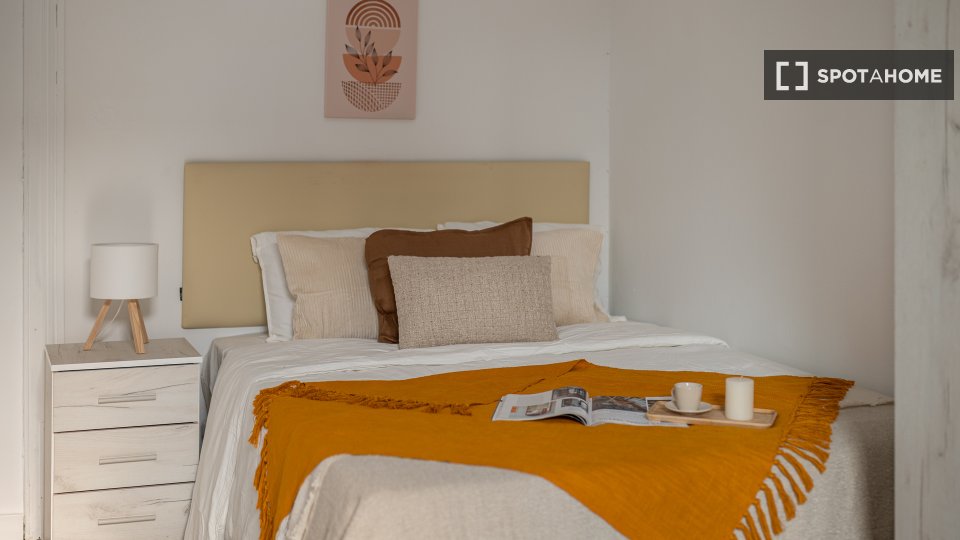 Double room Barcelona, 7 beds, 121m² — photo 9