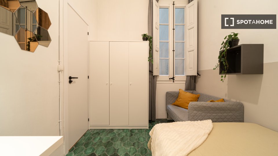 Double room Barcelona, 9 beds, 200m² — photo 12