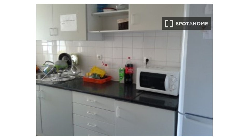 Double room Lisbon, 4 beds — photo 16