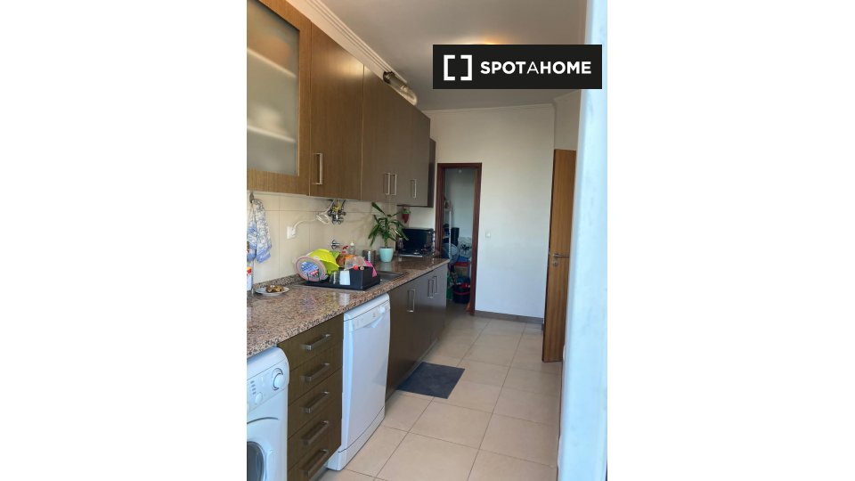 Double room Lisbon, 3 beds, 70m² — photo 6