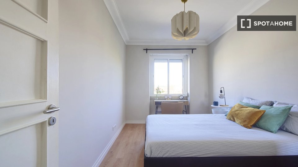Double room Lisbon, 6 beds — photo 10