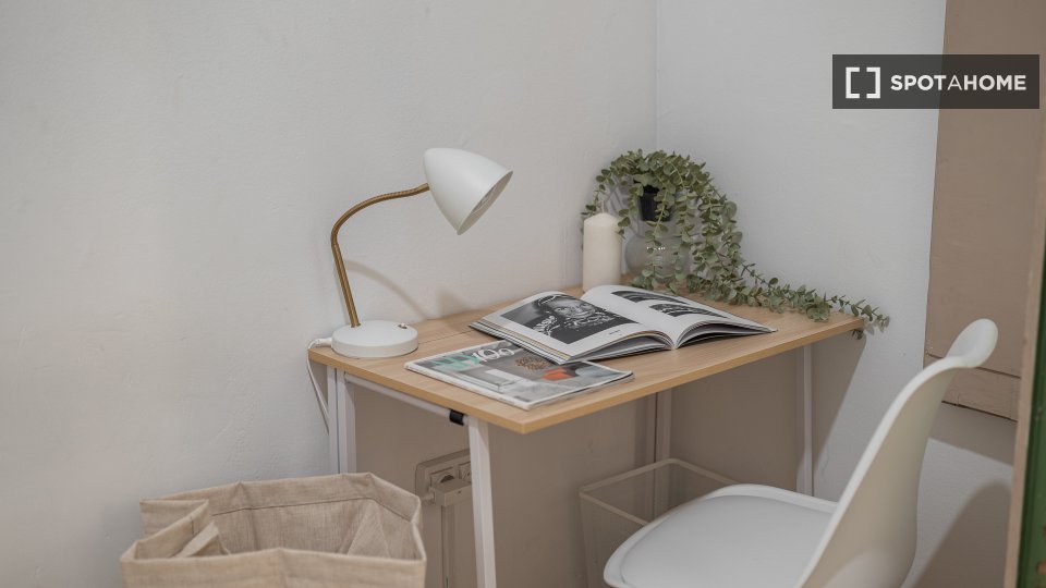 Double room Barcelona, 7 beds, 121m² — photo 12