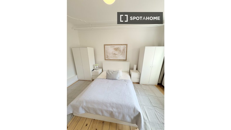 Double room Berlin, 3 beds, 20m² — photo 9