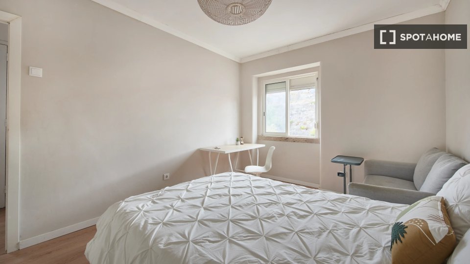 Double room Lisbon, 4 beds — photo 19