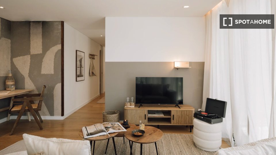 Apartment Lisbon, 2 beds, 97m² — photo 1