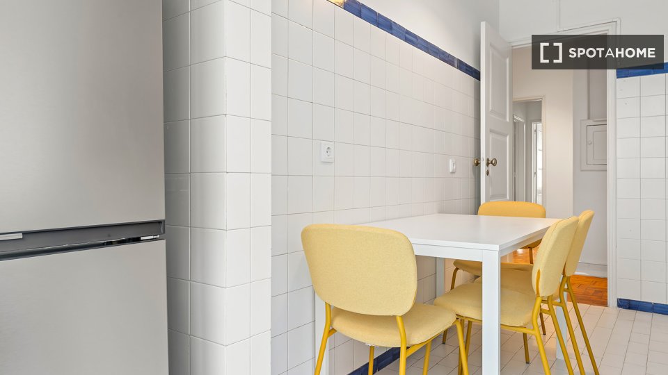 Double room Lisbon, 5 beds — photo 4