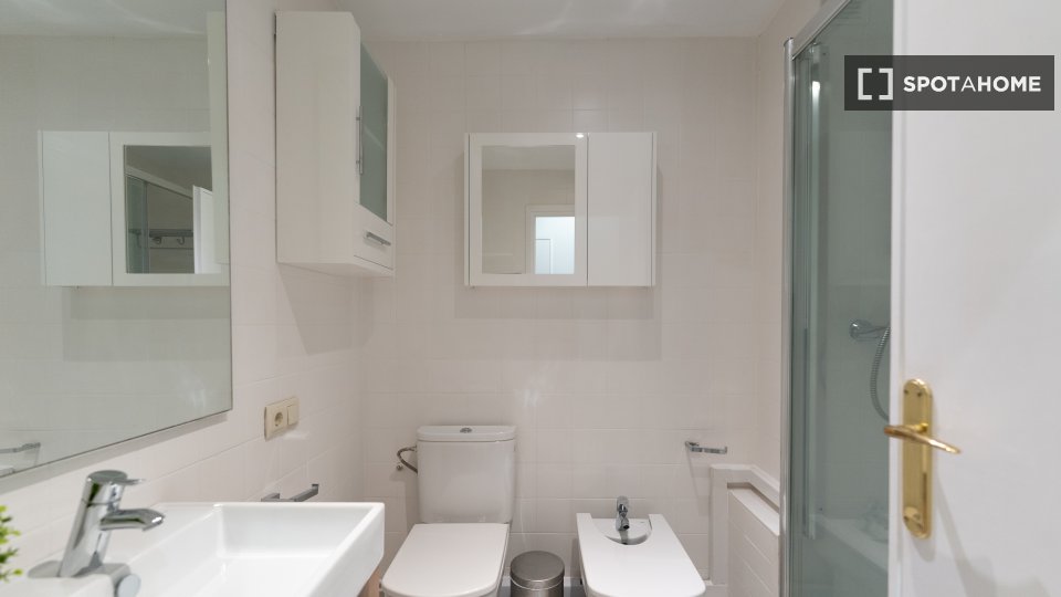 Double room Madrid, 5 beds — photo 9