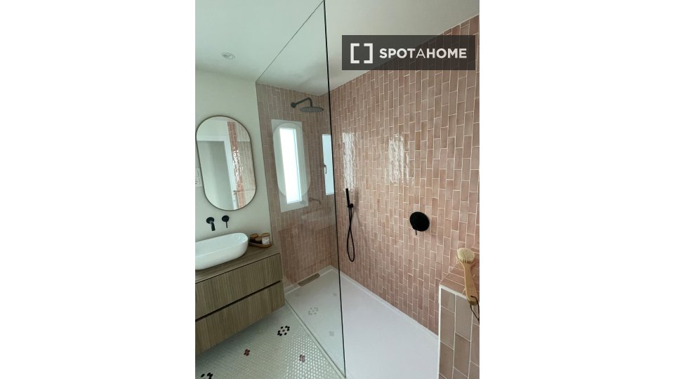 Double room Madrid, 2 beds — photo 9