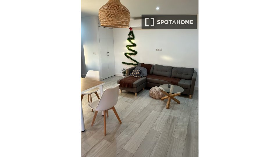 Double room Malaga, 5 beds, 125m² — photo 3
