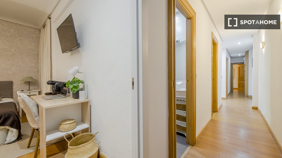 Double room Madrid, 5 beds, 120m² — photo 31