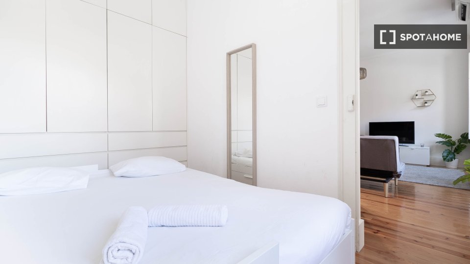 Apartment Lisbon, 2 beds, 75m² — photo 21