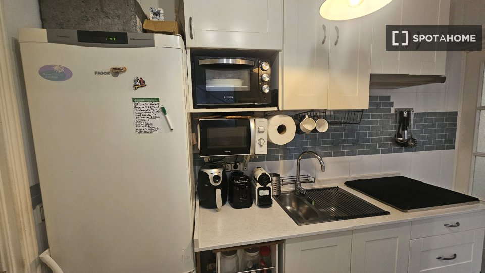 Double room Madrid, 3 beds, 75m² — photo 4