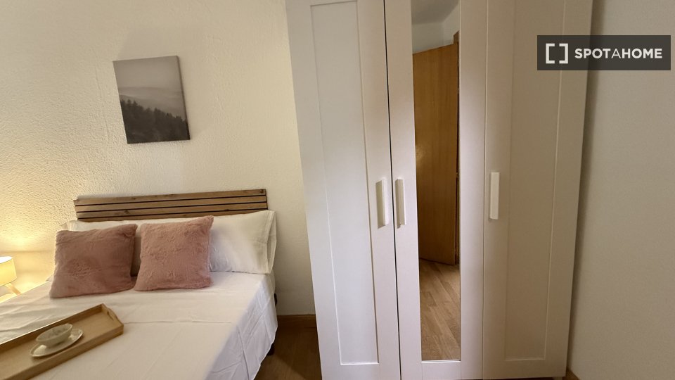 Double room Madrid, 6 beds — photo 7