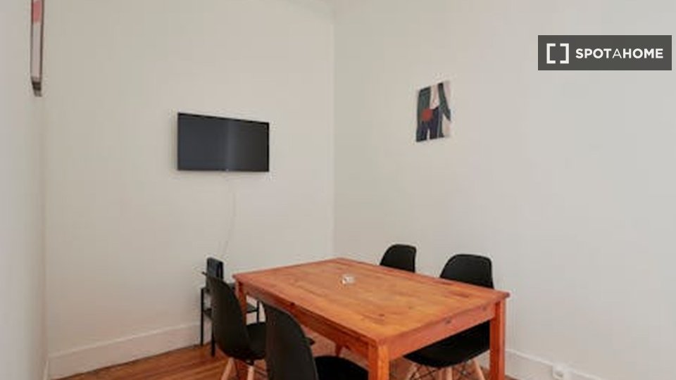 Double room Lisbon, 4 beds — photo 15