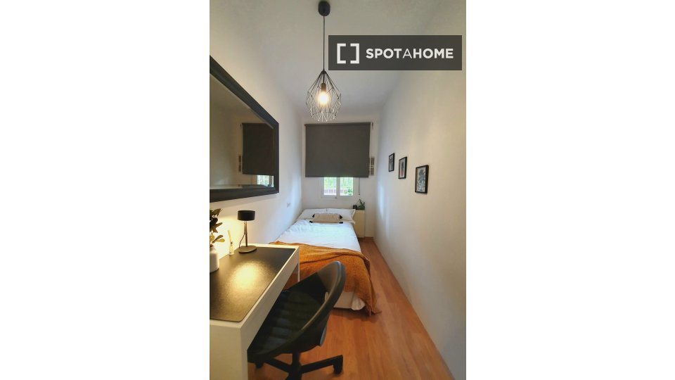 Double room Madrid, 3 beds — photo 2