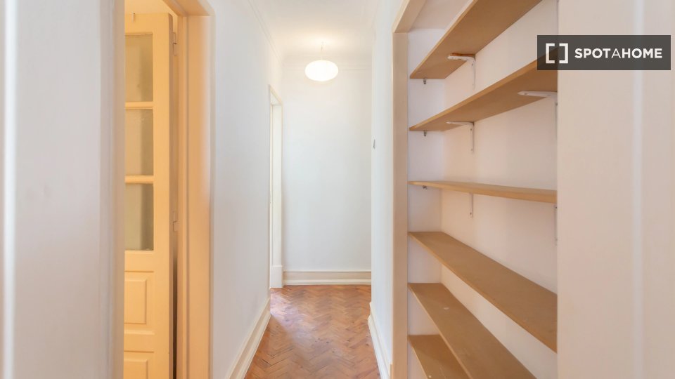 Double room Lisbon, 4 beds — photo 6