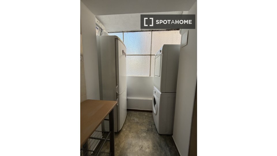 Double room Alicante, 3 beds, 70m² — photo 1