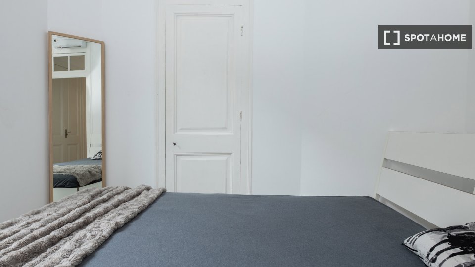 Double room Barcelona, 6 beds, 150m² — photo 1