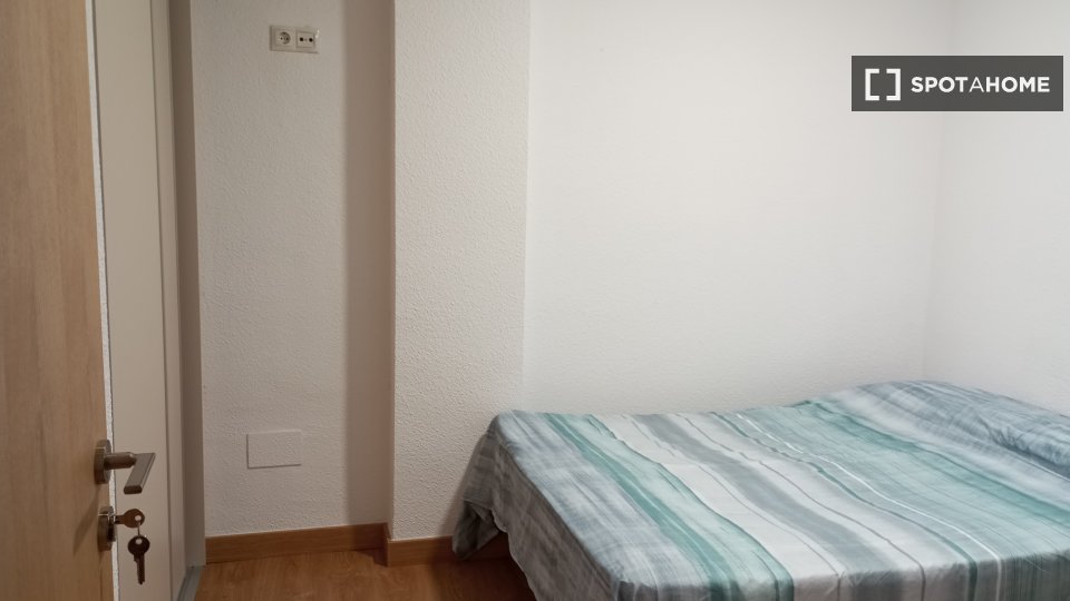 Double room Alicante, 5 beds, 120m² — photo 4