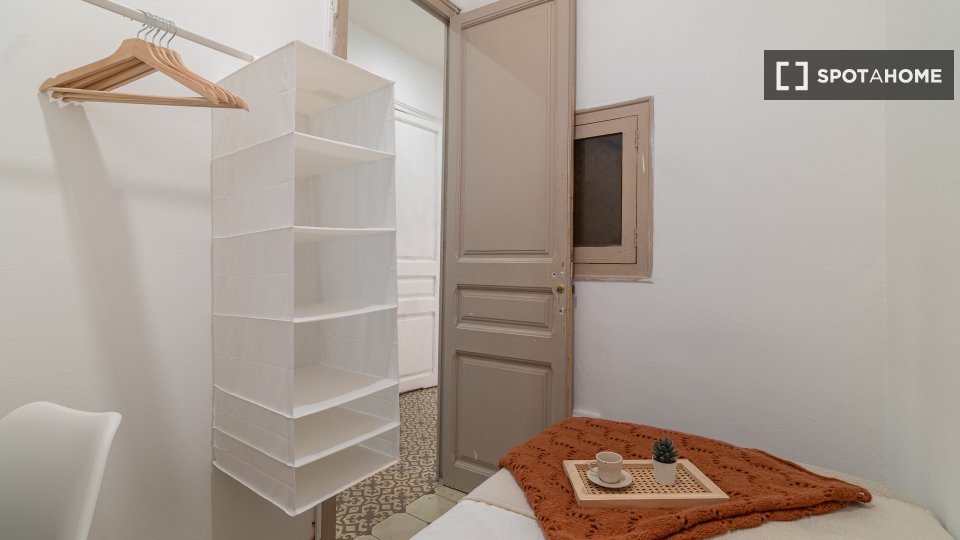 Double room Barcelona, 7 beds, 121m² — photo 12