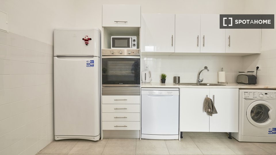 Double room Lisbon, 7 beds, 110m² — photo 44