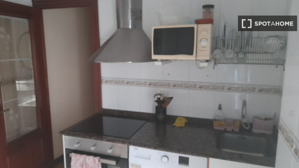 Double room Bilbao, 1 bed, 65m² — photo 8