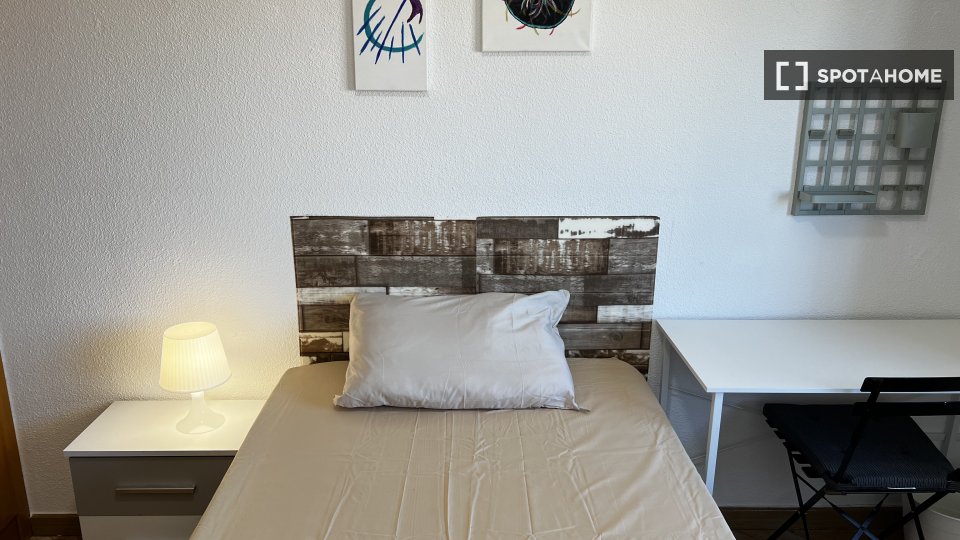Habitación en piso compartido en alquiler en Orcasur, Madrid.